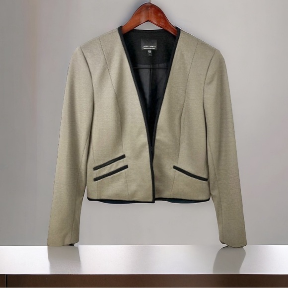 JUDITH and Charles Beige Wool Blend Collarless Short Blazer Jacket Size 8 - Picture 2 of 7